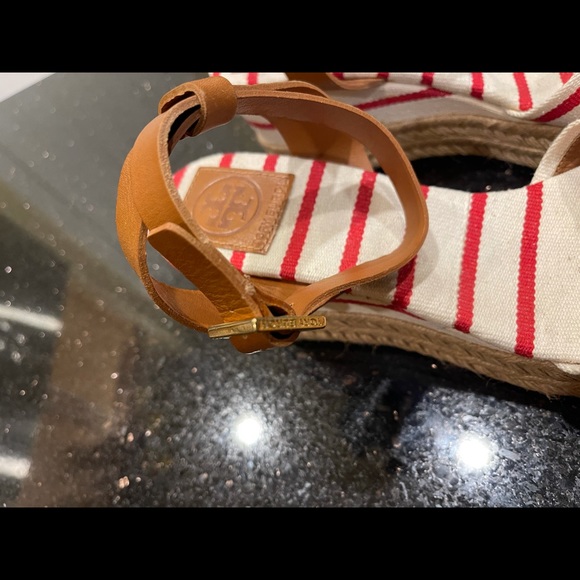 TORY BURCH 9 NAUTICAL RED WHITE CANVAS WITH LIGHT BROWN STRAPS PLATFORM SANDALS - Picture 7 of 13